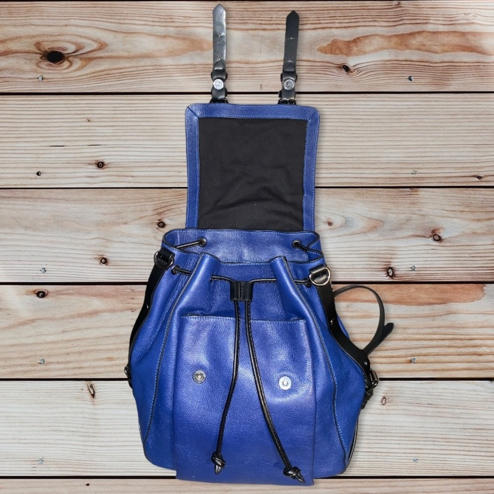 ✨SOLD✨BCBG MAXAZRIA Blie/Black Leather Flap Backpack - Picture 6 of 15